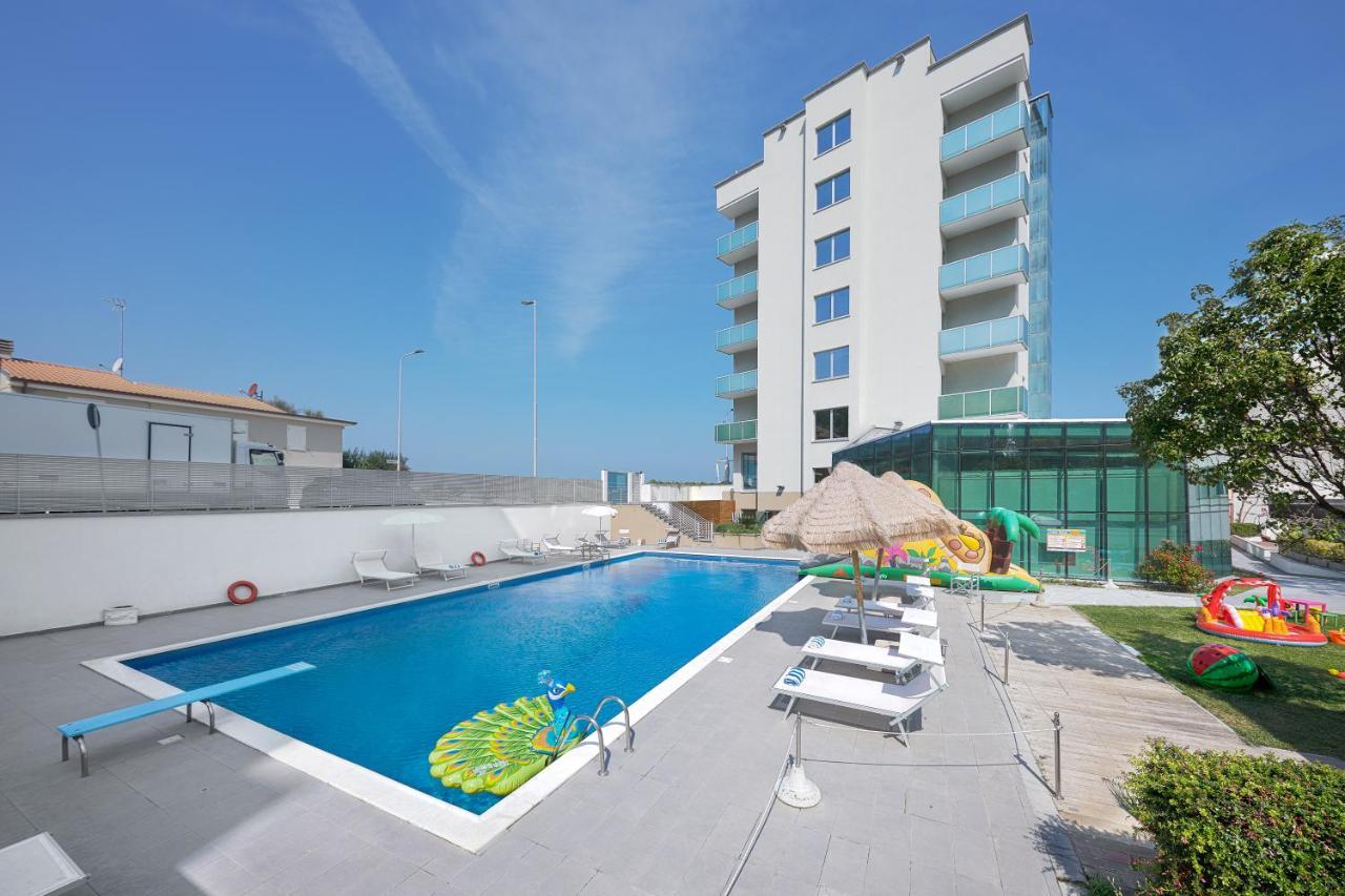 Hotel Baia Flaminia Pesaro Esterno foto