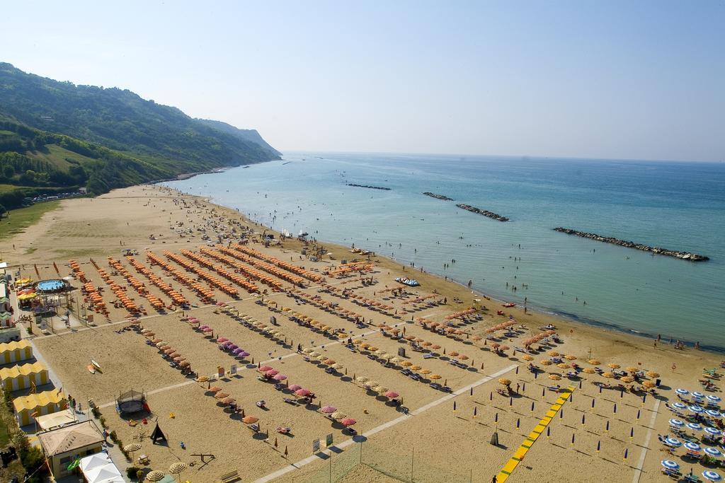 Hotel Baia Flaminia Pesaro Esterno foto