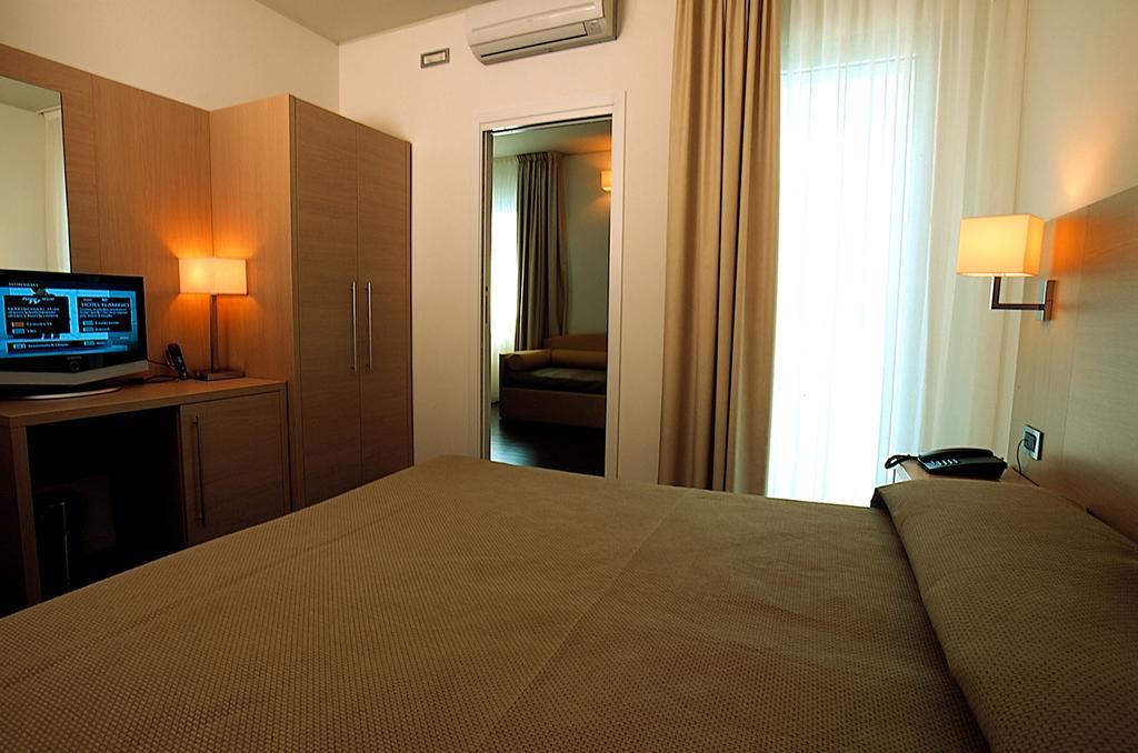 Hotel Baia Flaminia Pesaro Camera foto