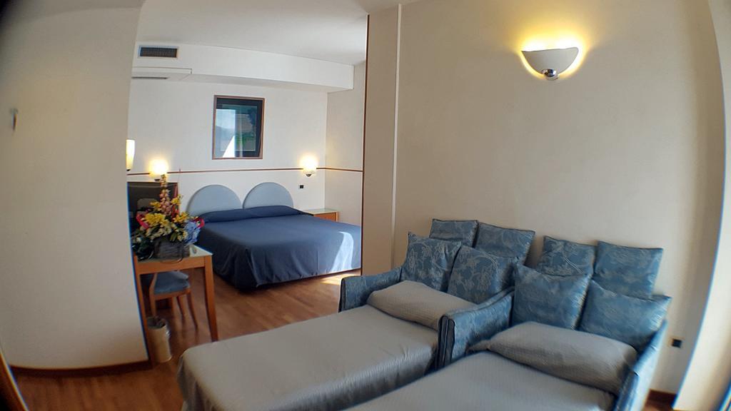 Hotel Baia Flaminia Pesaro Esterno foto