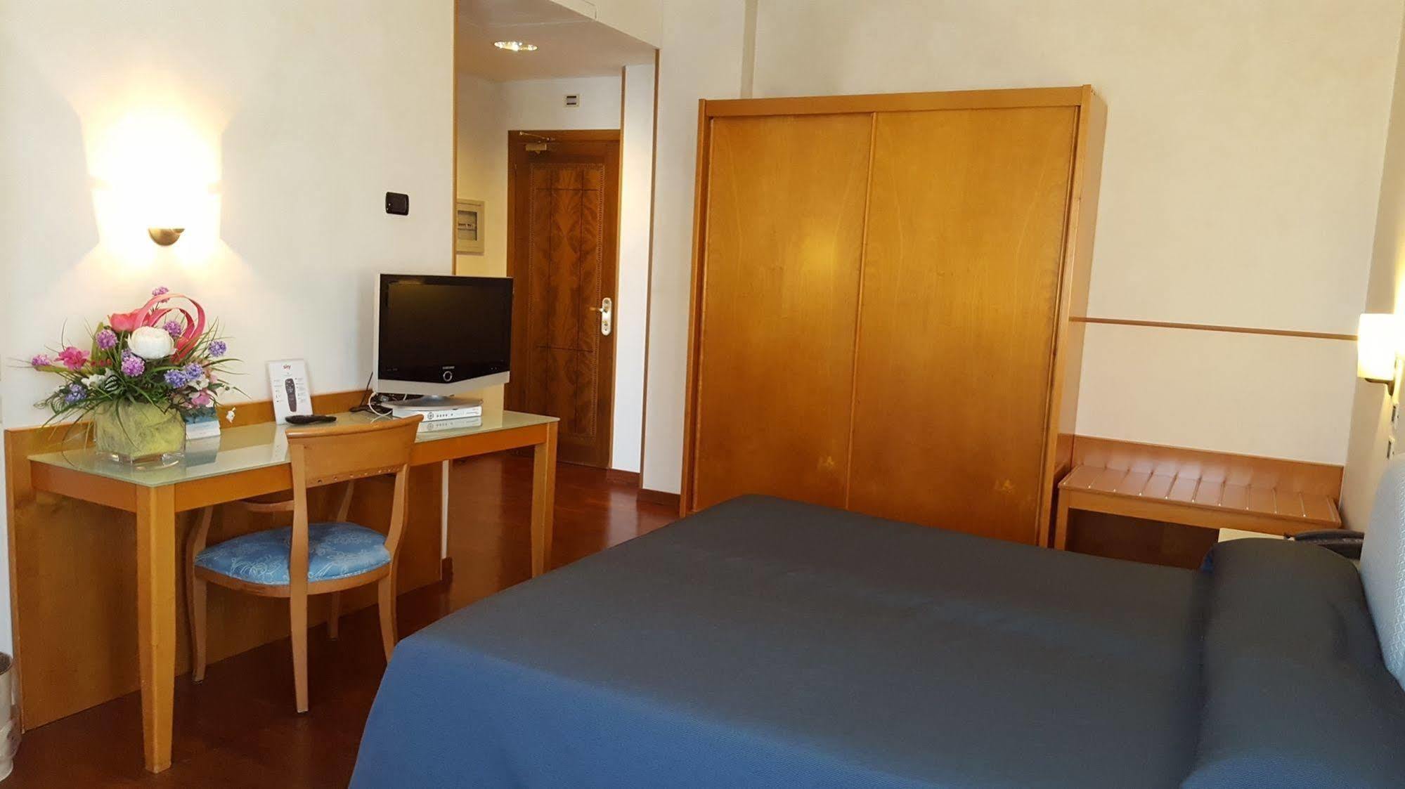 Hotel Baia Flaminia Pesaro Esterno foto