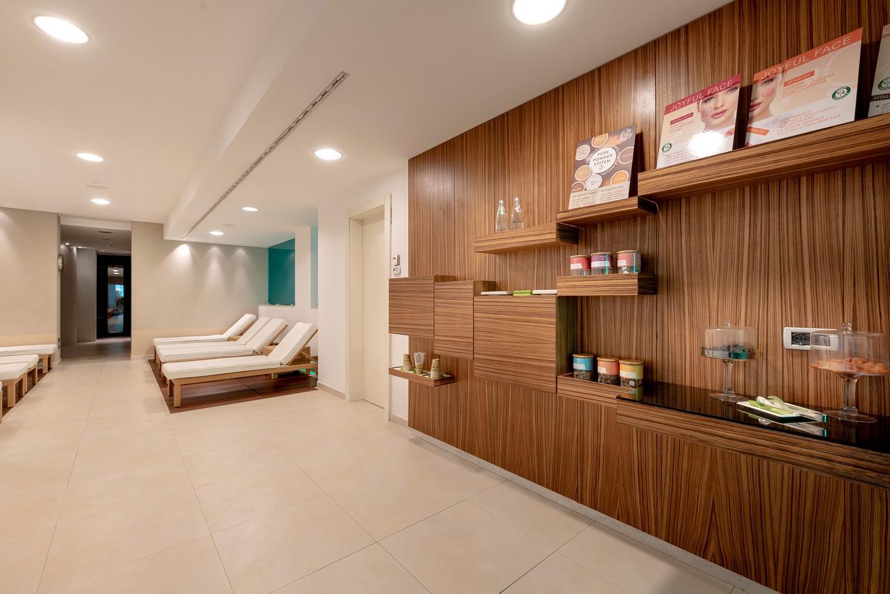 Hotel Baia Flaminia Pesaro Esterno foto