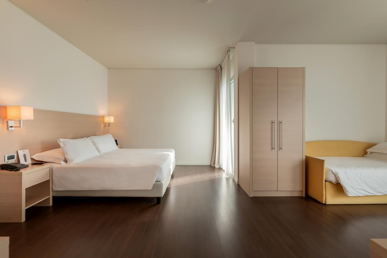 Hotel Baia Flaminia Pesaro Esterno foto