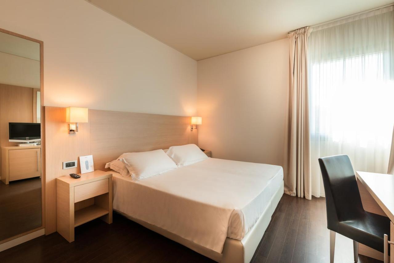 Hotel Baia Flaminia Pesaro Esterno foto