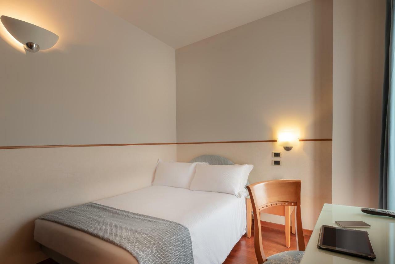 Hotel Baia Flaminia Pesaro Esterno foto