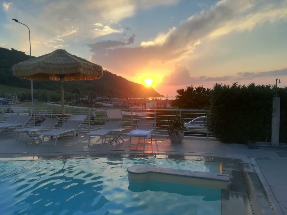 Hotel Baia Flaminia Pesaro Esterno foto